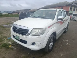 Toyota Hilux 2011 White
