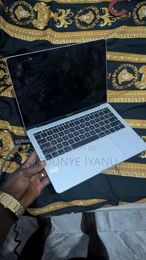 Laptop Apple MacBook Pro 2017 8GB Intel Core i5 HDD+SSD 128GB