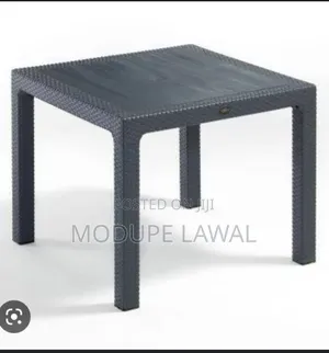 Loulou Garden Table