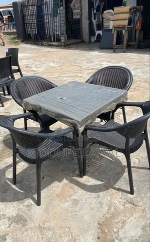 Loulou Garden Table
