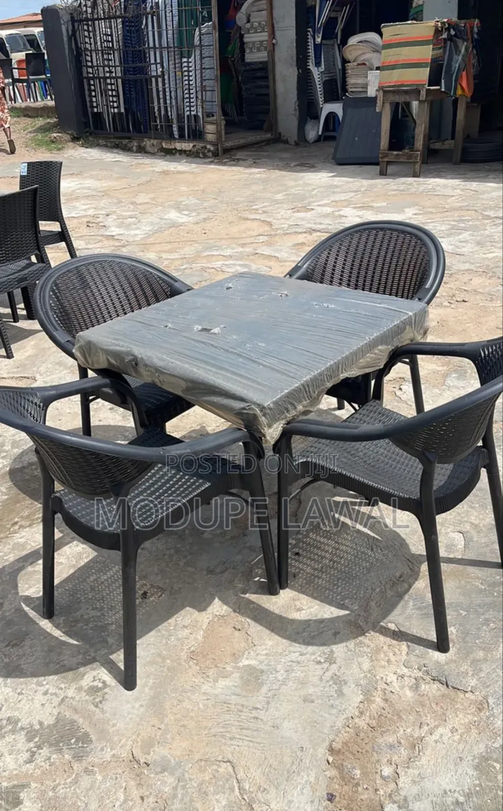 Loulou Garden Table