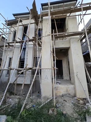 8bdrm Duplex in P&T Estate, Alimosho for sale