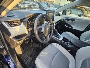 Toyota RAV4 2020 Blue