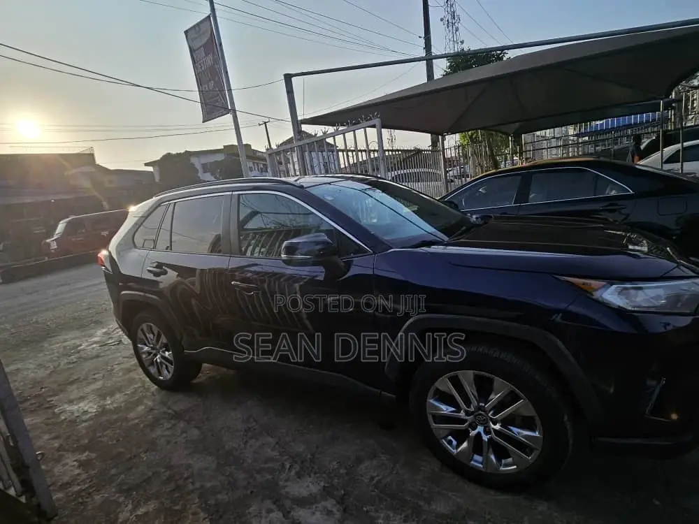 Toyota RAV4 2020 Blue