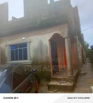 8bdrm House in Agric for sale