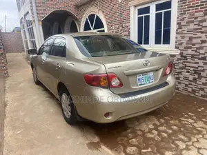 Toyota Corolla 2010 Gold