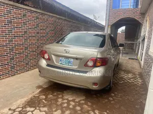 Toyota Corolla 2010 Gold