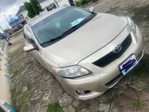 Toyota Corolla 2010 Gold