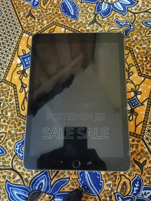 Apple iPad 9.7 32 GB Gray