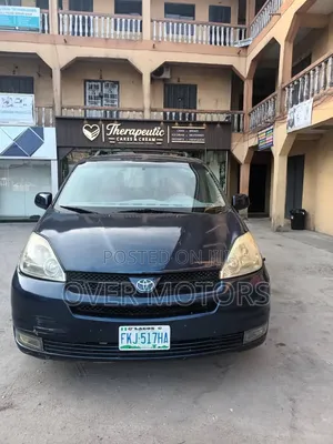 Toyota Sienna 2004 Blue