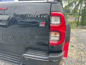 New Toyota Hilux 2025 Black