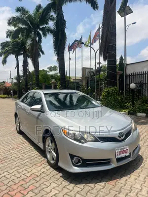 Toyota Camry SE 4dr Sedan (2.5L 4cyl 6A) 2012 Silver