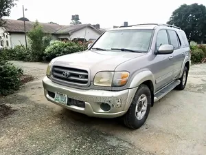 Toyota Sequoia 2004 Brown