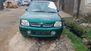 Nissan 100 2000 Green