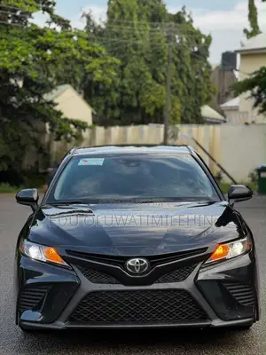 Toyota Camry SE FWD (2.5L 4cyl 8AM) 2018 Black