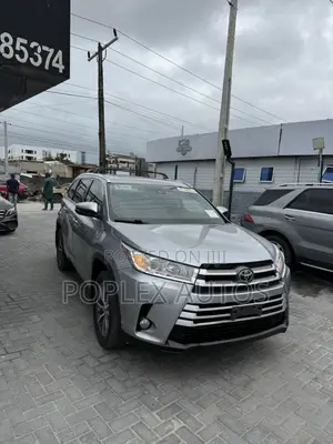 Toyota Highlander XLE 4x4 V6 (3.5L 6cyl 8A) 2017 Silver