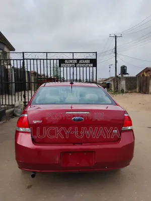 Ford Focus 2010 Red