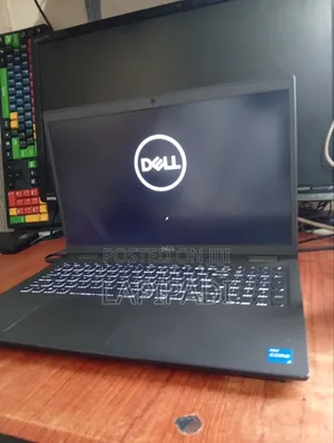 Laptop Dell Latitude 3520 8GB Intel Core i5 SSD 256GB