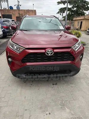 Toyota RAV4 XLE AWD 2019 Red