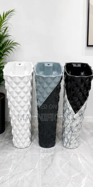 Elegant Geometric Tall Decorative Vase – Modern Luxury Design