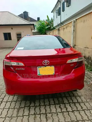 Toyota Camry SE 4dr Sedan (2.5L 4cyl 6A) 2013 Red