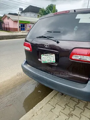 Toyota Sienna 2002 Brown
