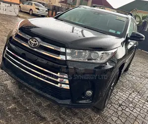 Toyota Highlander XLE 4x4 V6 (3.5L 6cyl 8A) 2018 Black