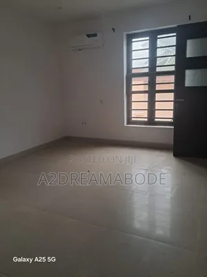 3bdrm Apartment in Ikeja Gra for rent
