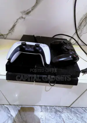 PS 4 (PlayStation 4)