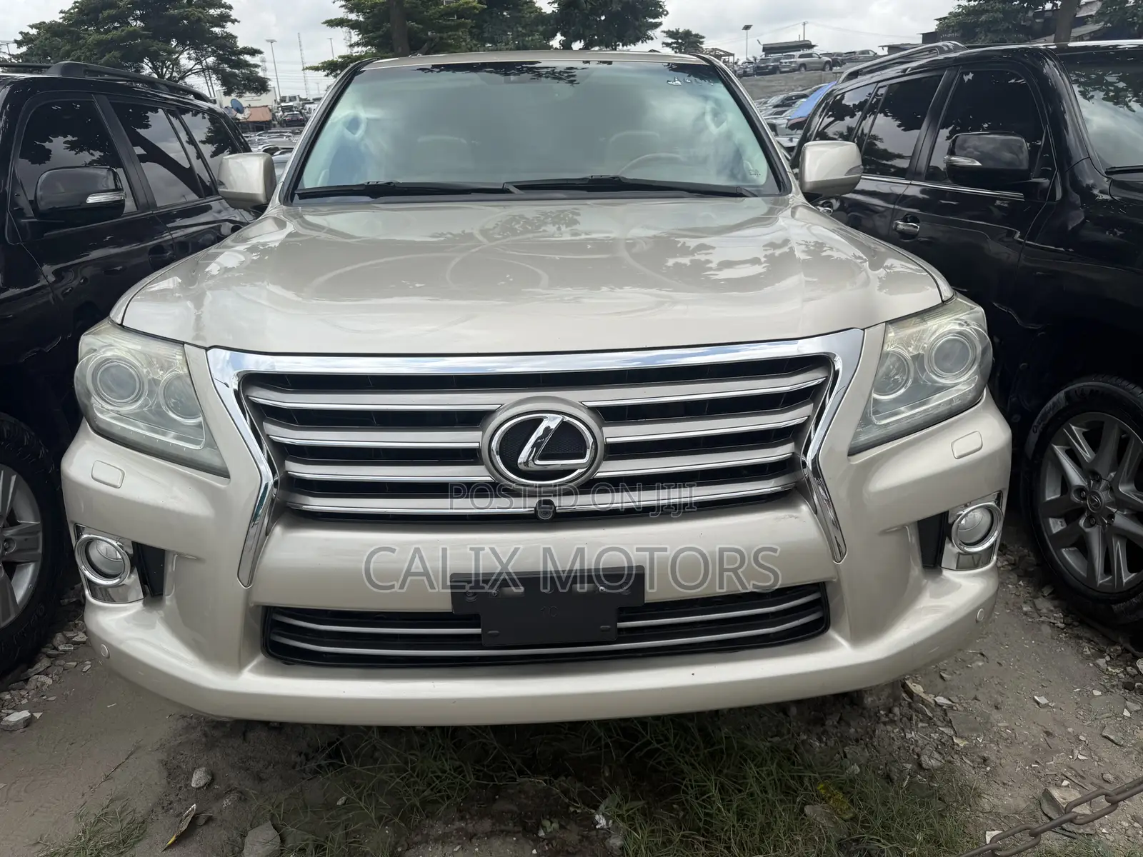 Lexus LX 2017 Gold