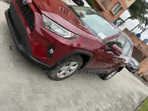 Toyota RAV4 XLE AWD 2019 Red