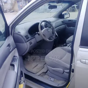 Toyota Sienna 2006 Silver