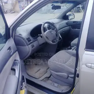 Toyota Sienna 2006 Silver