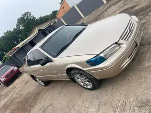 Toyota Camry 2001 Gold