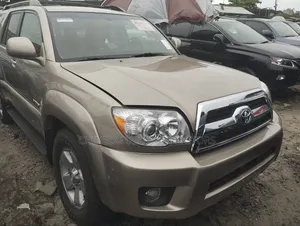 Toyota 4-Runner 2006 Gold