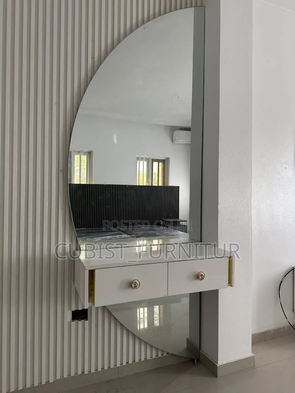Side Board