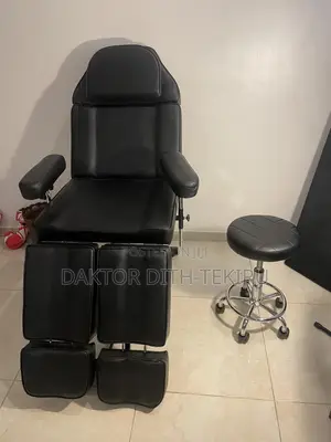 Tattoo / Massage Chair With Side Stool