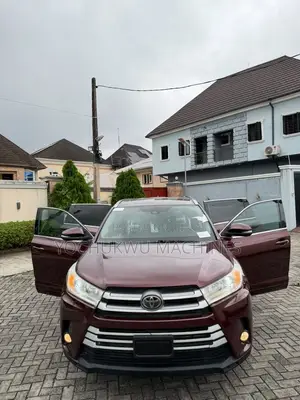 Toyota Highlander XLE 4x4 V6 (3.5L 6cyl 8A) 2017 Red