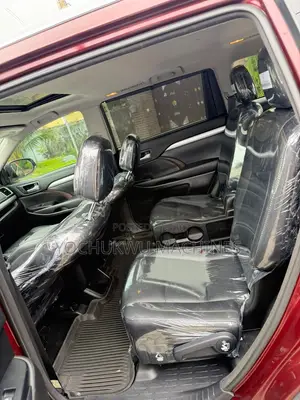 Toyota Highlander XLE 4x4 V6 (3.5L 6cyl 8A) 2017 Red
