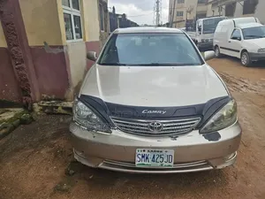 Toyota Camry 2005 Gold