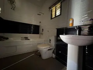 4bdrm Duplex in Idu for rent