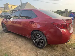Toyota Corolla SE Special Edition 4dr Sedan (1.8L 4cyl CVT) 2017 Red