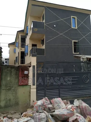 Furnished 2bdrm Apartment in Anjorin Street Off, Surulere for rent