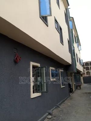Furnished 2bdrm Apartment in Anjorin Street Off, Surulere for rent