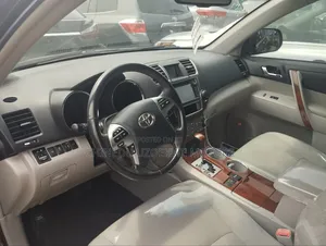 Toyota Highlander 2013 Beige