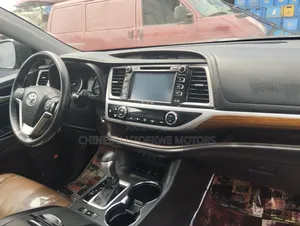 Toyota Highlander 2018 Brown