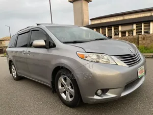 Toyota Sienna XLE 7-Passenger 4dr Minivan AWD (3.5L 6cyl 6A) 2015 Gray