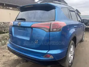 Toyota RAV4 2018 Blue