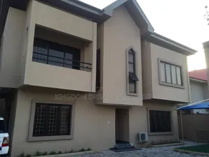 4bdrm Duplex in Off Admiralty Way for sale