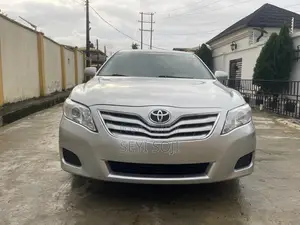 Toyota Camry LE 4dr Sedan (2.5L 4cyl 6A) 2011 Silver